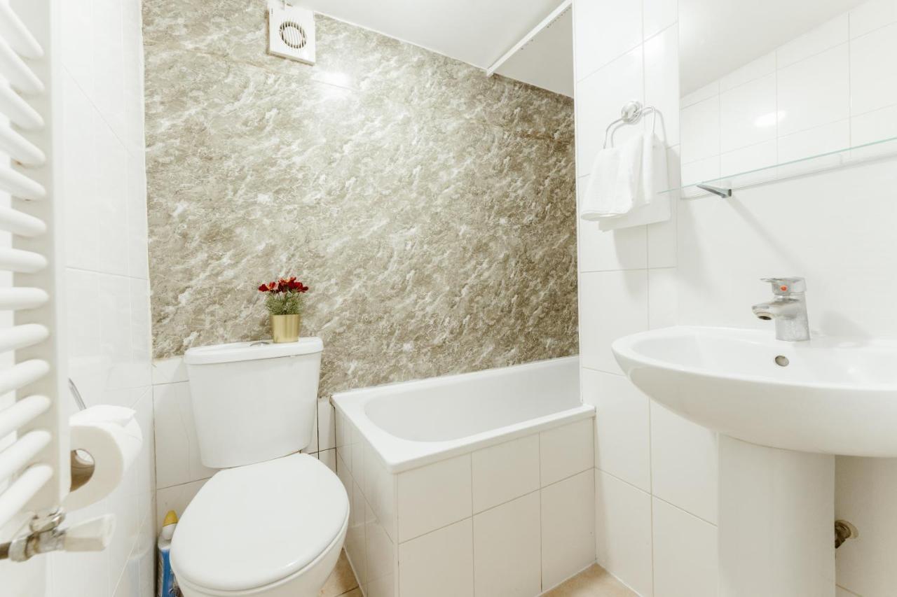 Upton Park Bedrooms 25 Min To Central Лондон Экстерьер фото